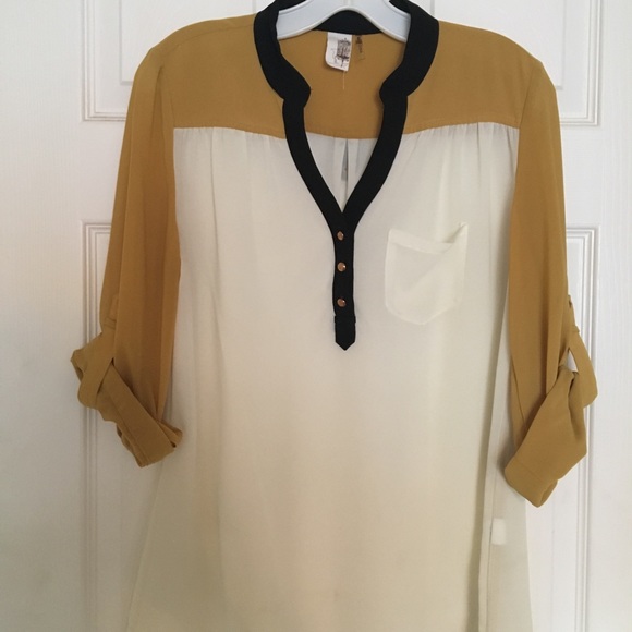 Francesca's Collections Tops - Color block blouse